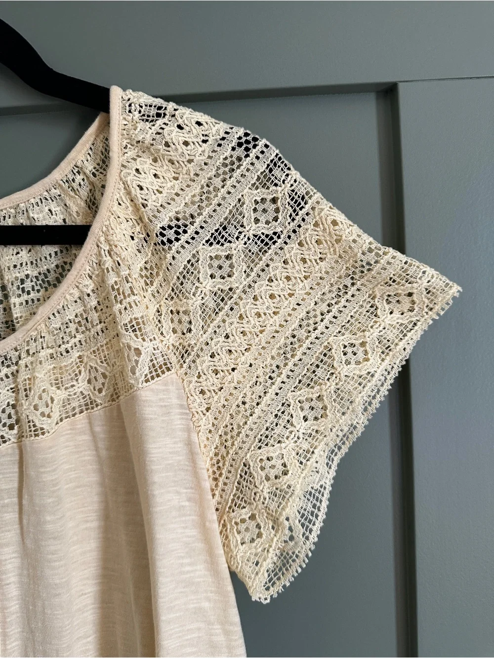 Daniel Rainn Cream Lace Sleeve Knit Tee Shirt